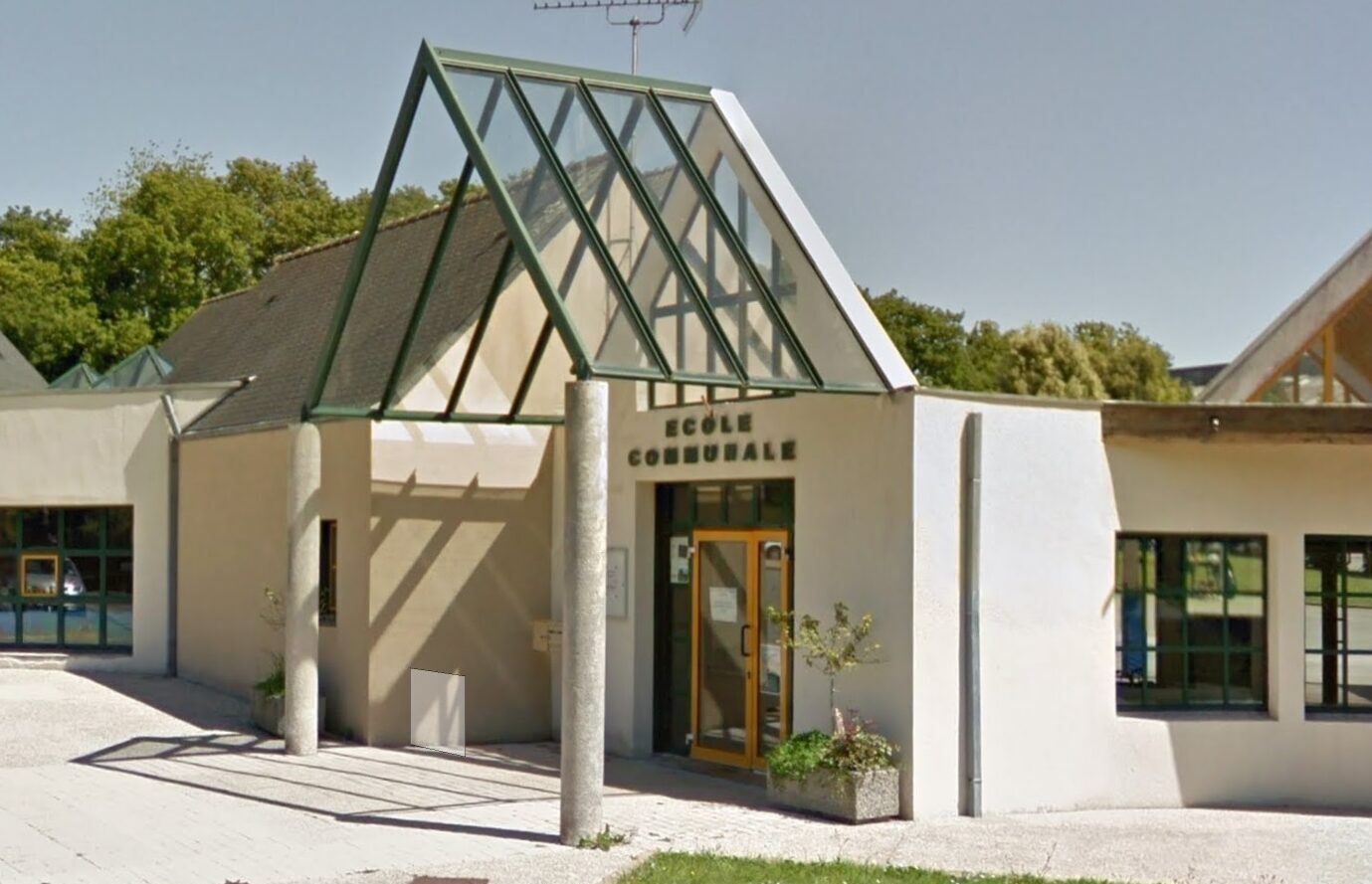 Entrée de l'école communale